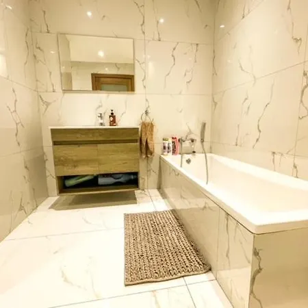 Jacuzzi Flat *