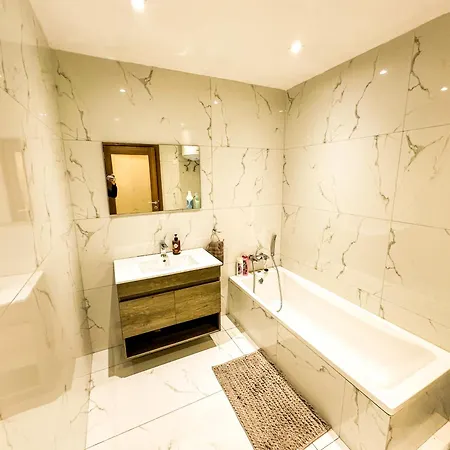 Jacuzzi Flat *
